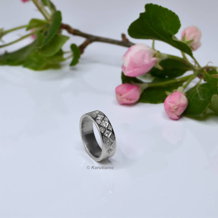 Minea 6x 0,03 ct timanteilla , kulta