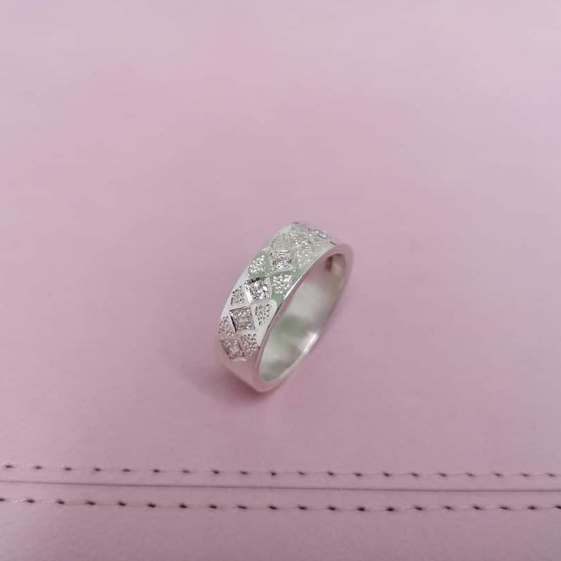 Minea 6x 0,03 ct timanteilla , kulta